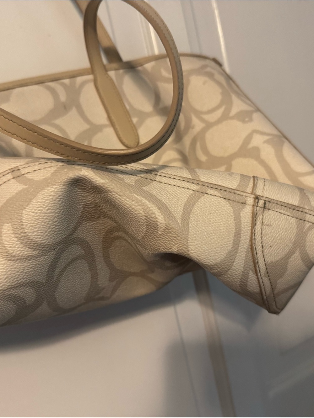 Gorgeous Elegant Statement Bag - Coach City Tote Signature Canvas Chalk Cream - Picture 7 of 14